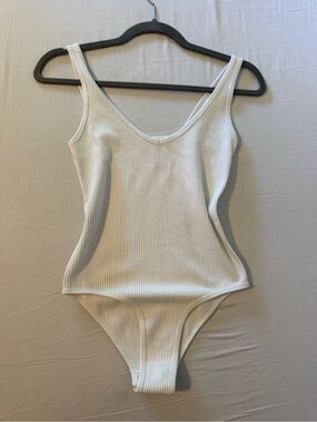 bebe vintage White Ribbed V-Neck Sleeveless Bodysuit